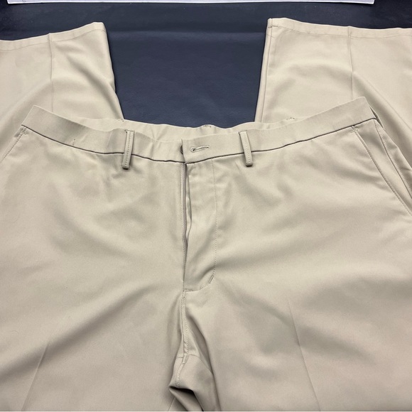 Men’s Haggar dress pants - Size 42/30 - Gently worn - Picture 3 of 8